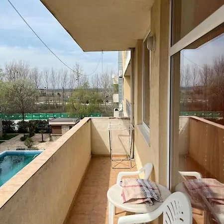 Sunny 2 Bedroom Apartment
